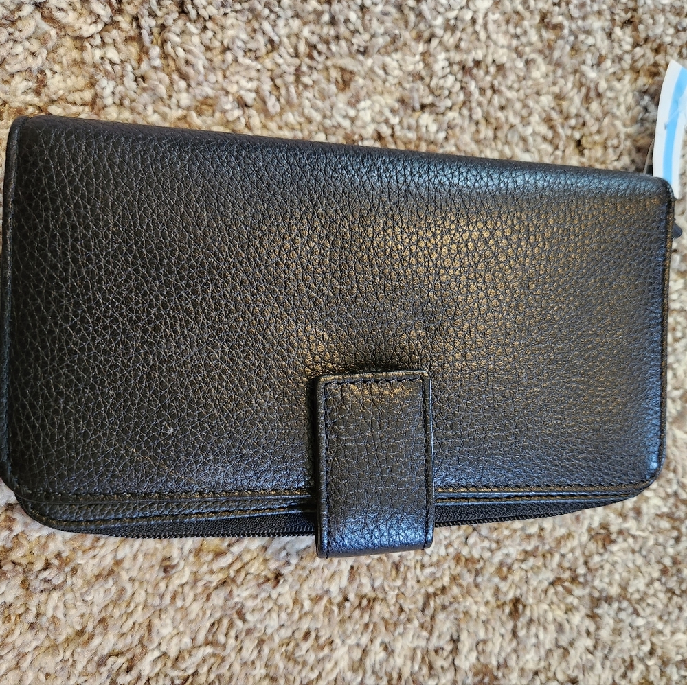 NWOT Black Pebble Leather Wallet with Flaw